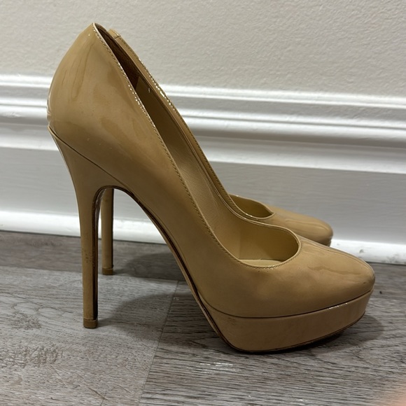 Jimmy Choo beige patent heels with dust bag - Picture 7 of 8
